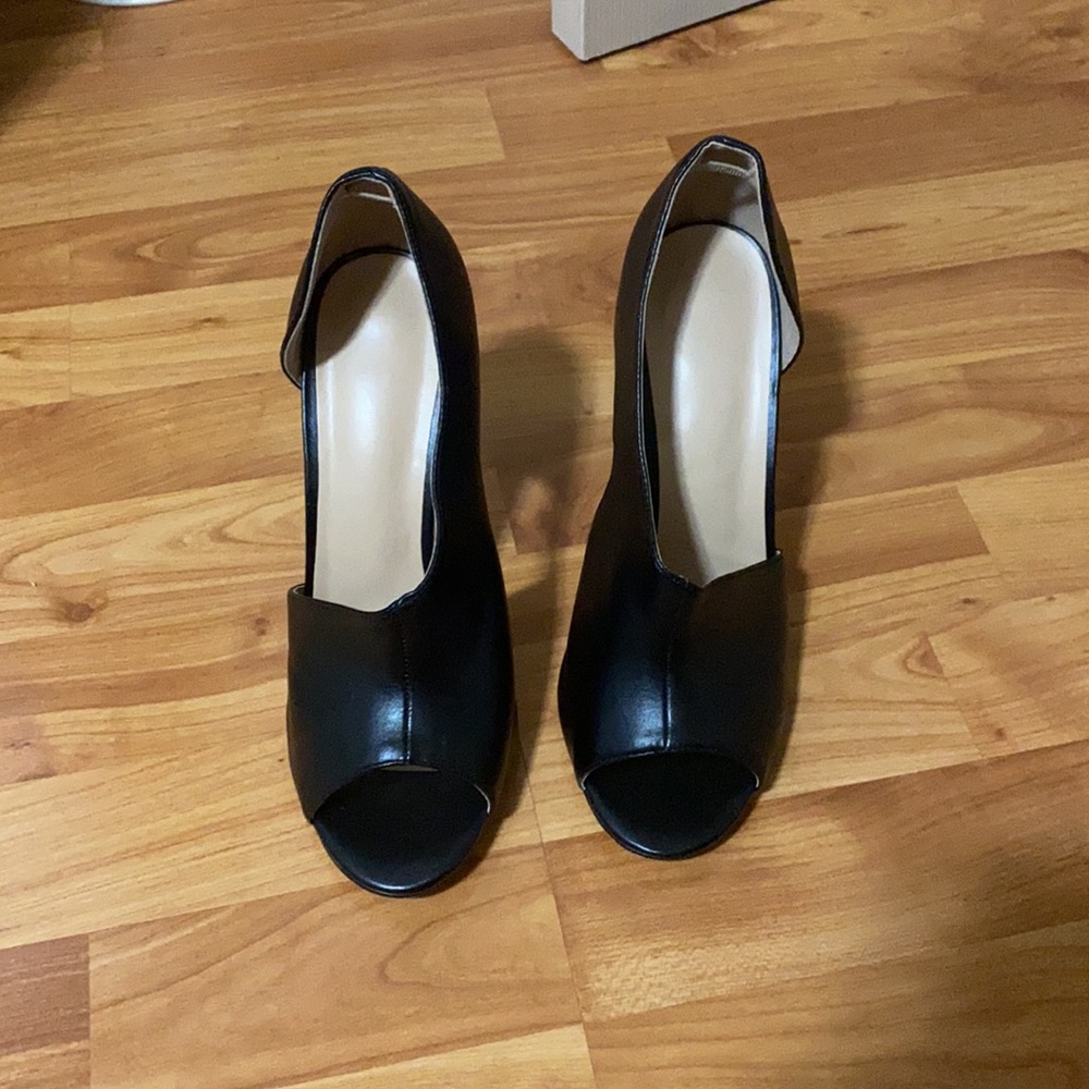 Heels - Picture 2 of 7